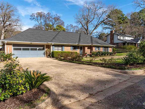 2nd image of 10842 Knollwood Dr