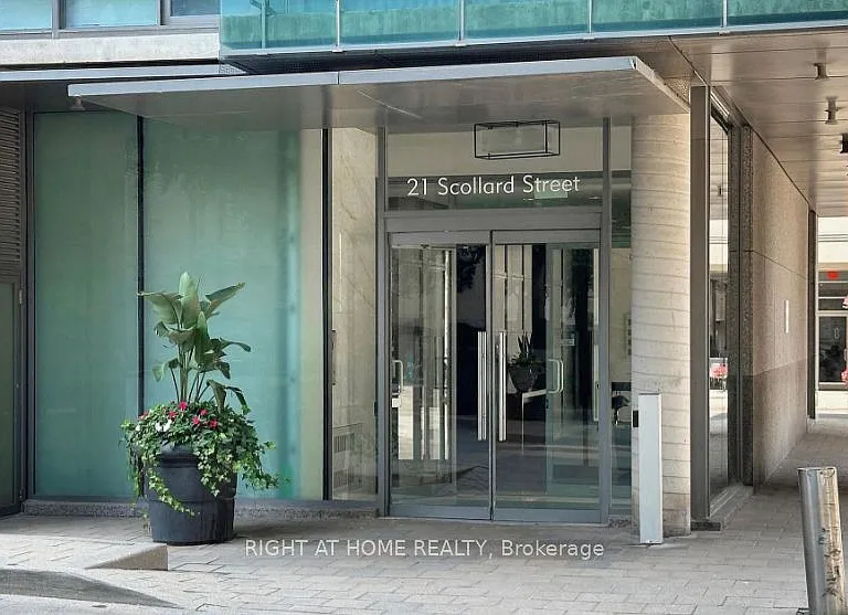 21 Scollard St #412 — Photo 2