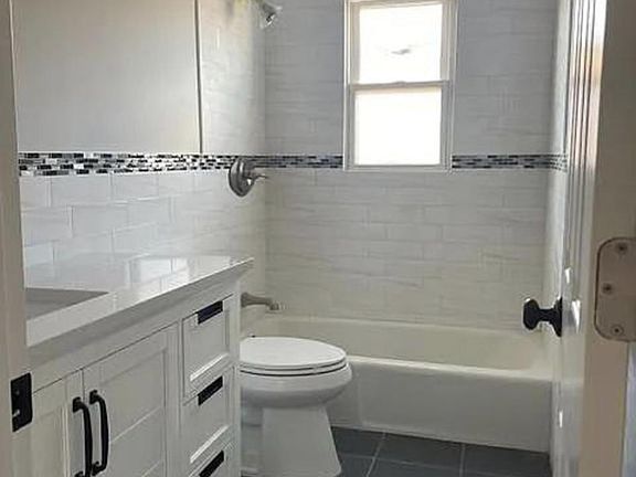 5th image of 486 Crown Ave #2