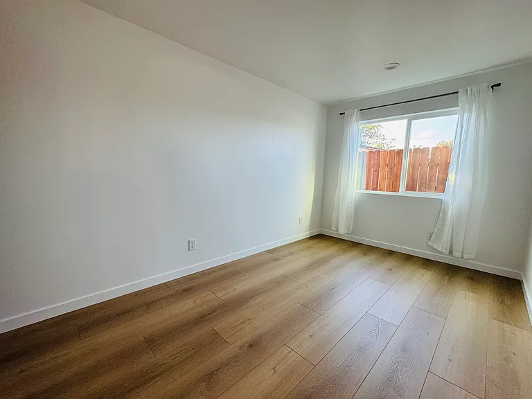 1854 Midvale Dr — Photo 5