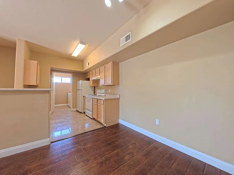 2615 W Gary Ave #2026 — Photo 8