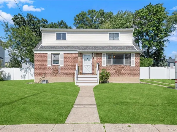 177 Toronto Avenue, Massapequa, NY 11758