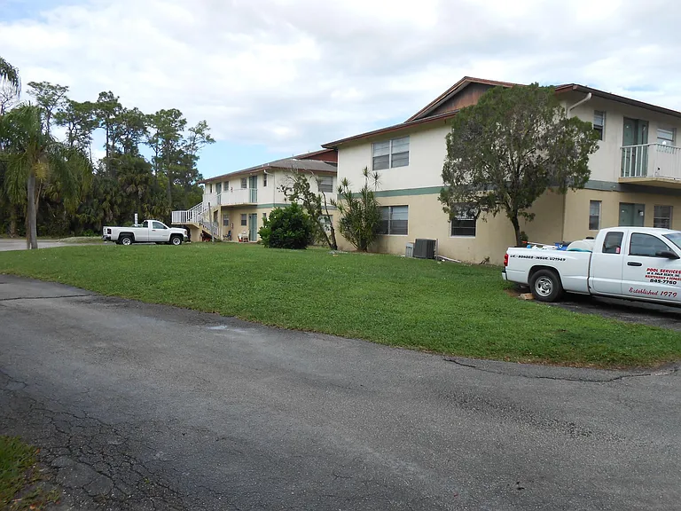 1831 SW Locks Rd #B — Photo 2