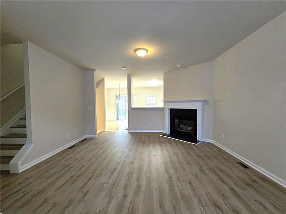 3rd image of 2120 Meadow Peak Rd