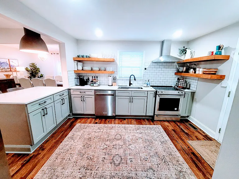 33 Essex Ct — Photo 14