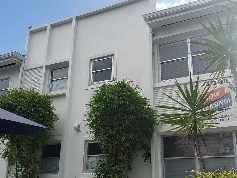 1545 Drexel Ave — Photo 2