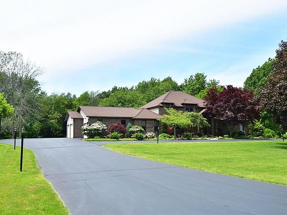 2nd image of 5 Valley Meadow Dr