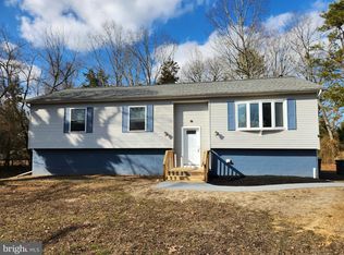 225 Malaga Park Dr, Malaga, NJ 08328