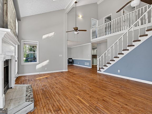 3rd image of 10083 Lakeview Pkwy