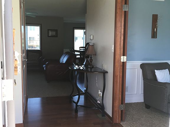 3rd image of 9585 Davis Dr