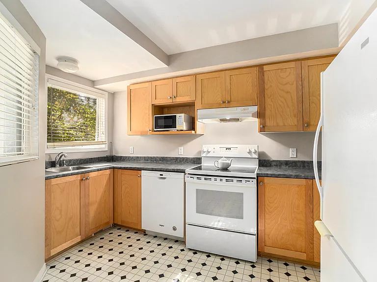 249 Clarence St — Photo 2