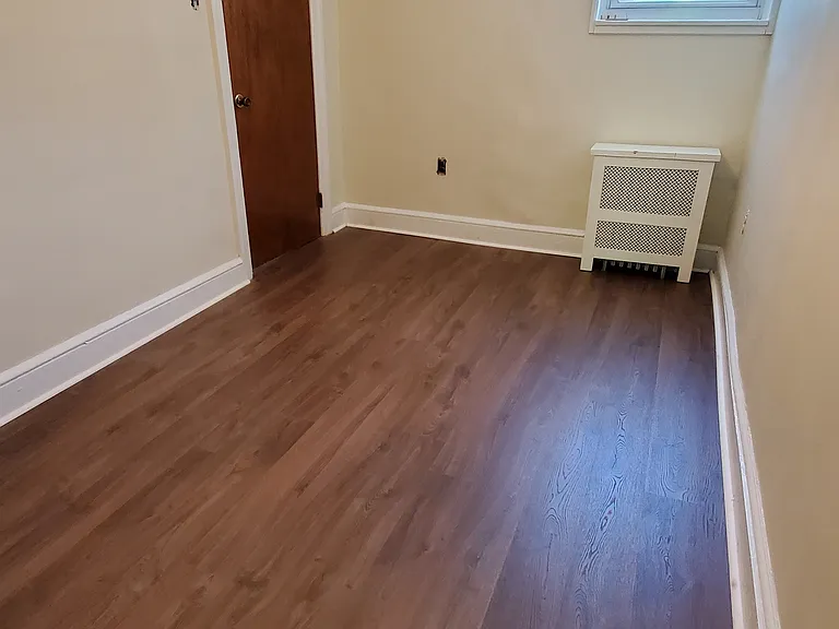 middle bedroom