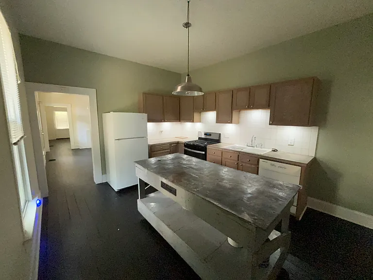 222 W 2nd Ave — Photo 3
