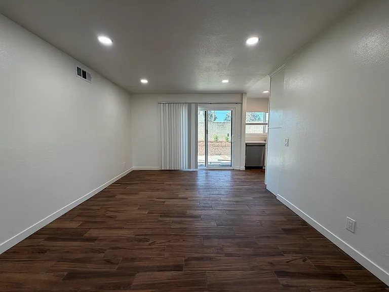 1312 E Cottonwood St — Photo 9
