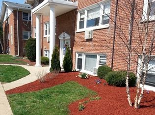 10114 Hartford Ct, Schiller Park, IL 60176