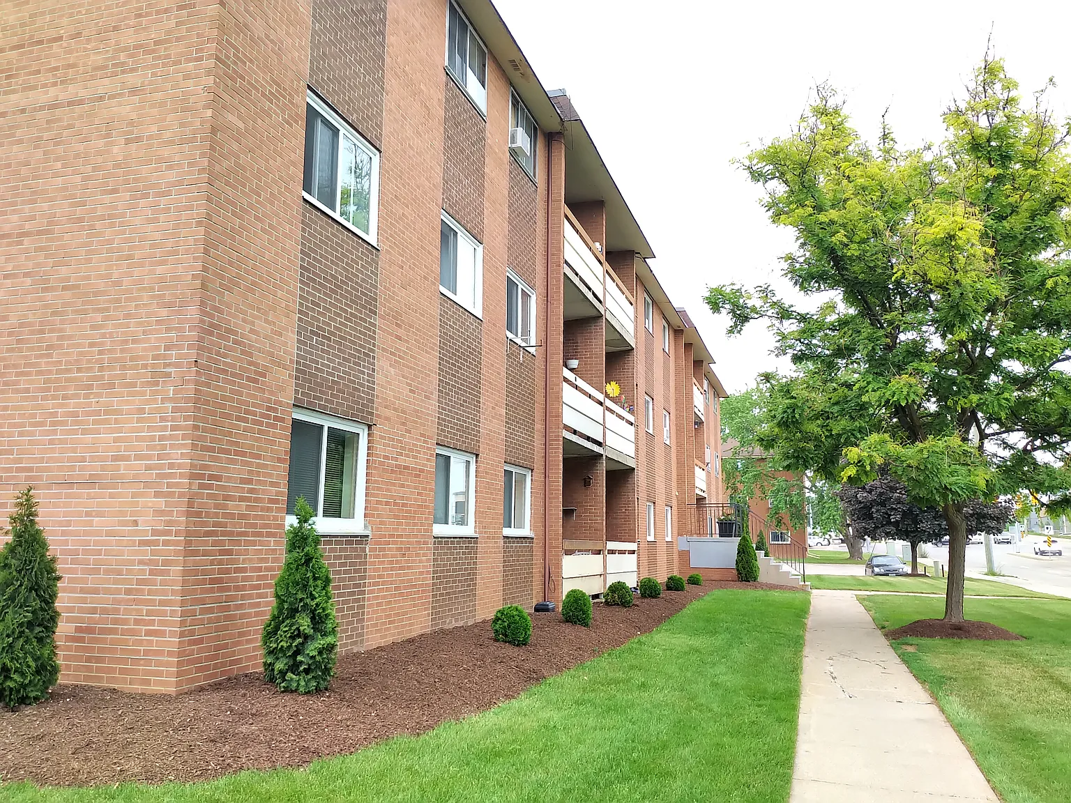 Silverbirch Apartments - Choose your rent level - Call for Details - All utilities — Photo 2