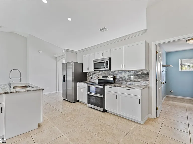 1240 NW 22nd Pl — Photo 14