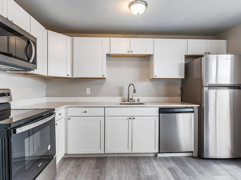 11320 Bridgeport Way SW — Photo 8