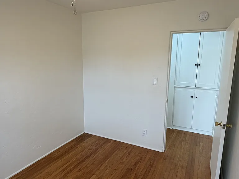 4870 Niagara Ave — Photo 3