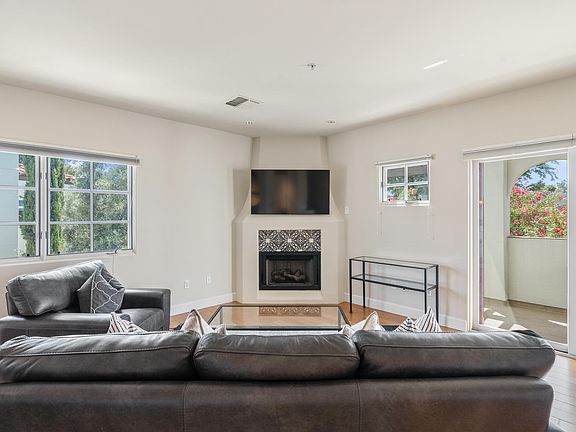 2nd image of 8333 E Via Paseo Del Norte #1010