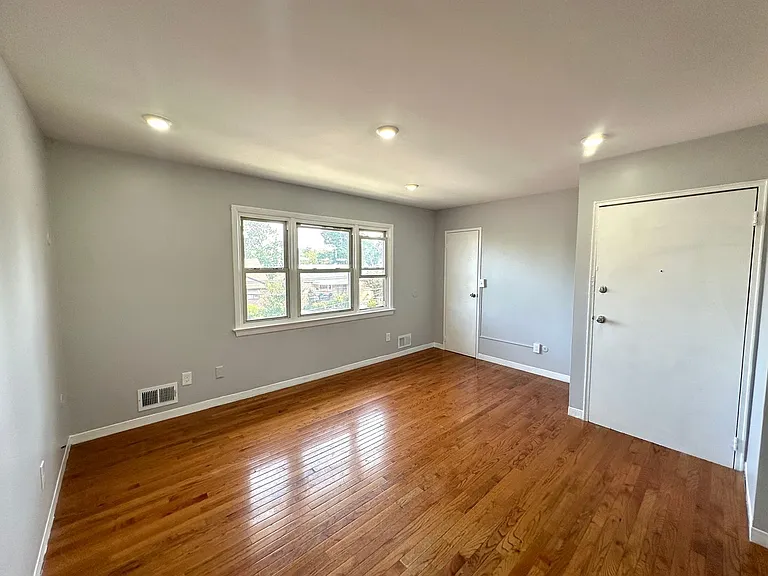 308 Columbus Pl — Photo 2