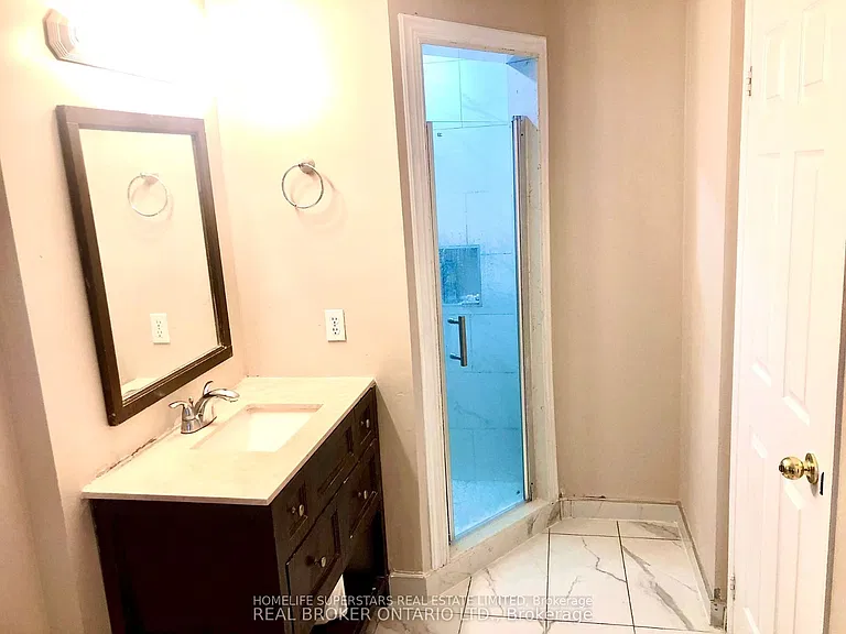 2555 Thomas St #1 — Photo 13