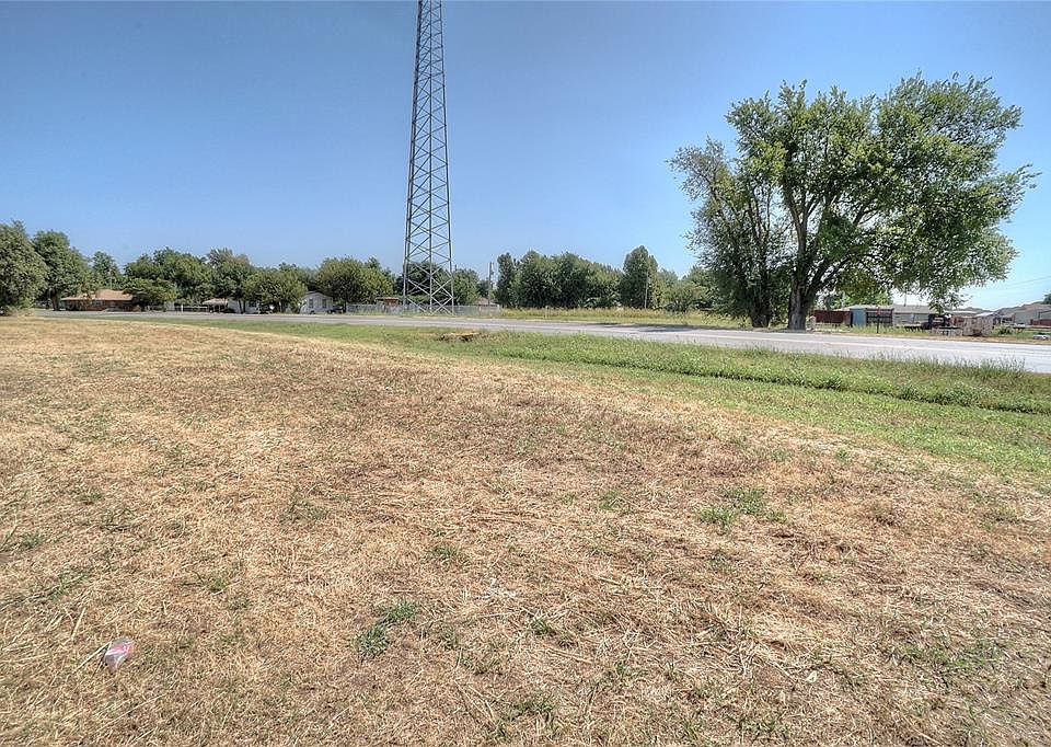 2nd image of 605 SW 4th St #1