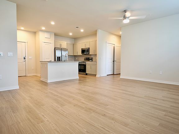 2nd image of 125 Conrads Ln #3214