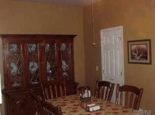 18 South Plz, Amityville, NY 11701