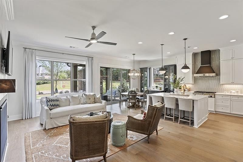 1st image of 4137 Avid Park NE #19