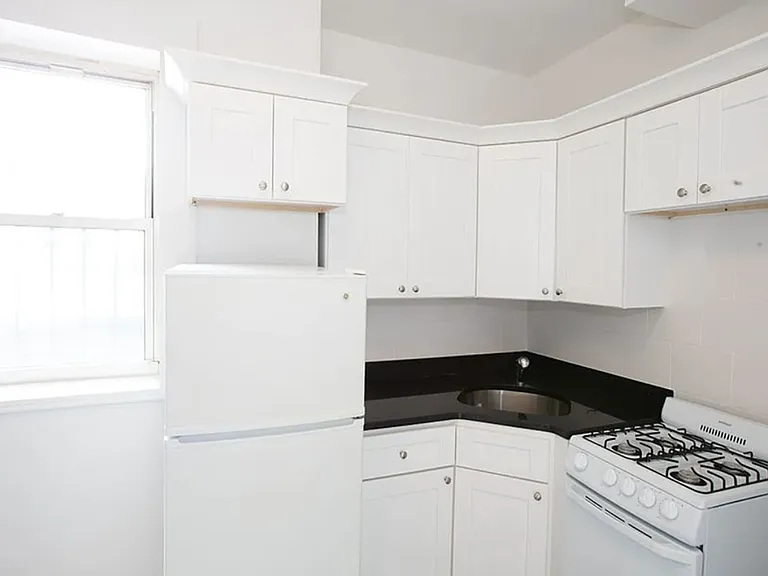 232 E 26th St #15 — Photo 3