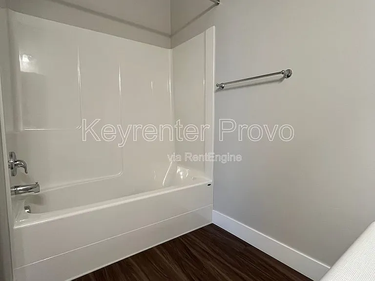 586 N 360 W — Photo 12