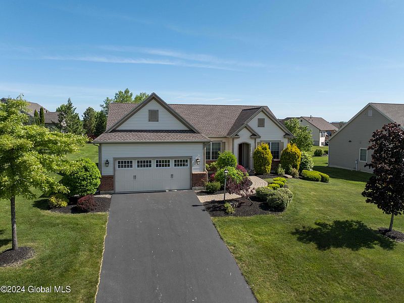 2nd image of 23 Bedford Circle