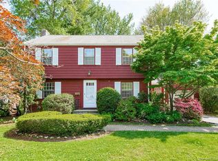 7 Craigmoor Rd, West Hartford, CT 06107