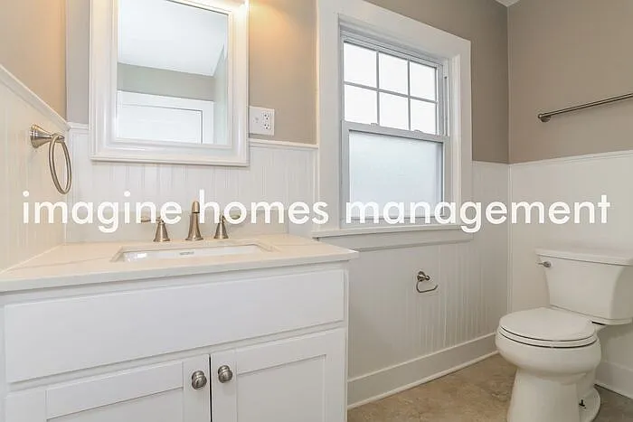 1453 Larchmont Ave — Photo 11