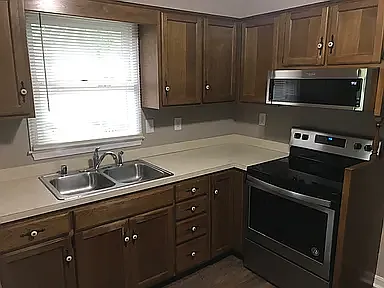 693 Lakeshore Pkwy — Photo 5