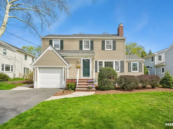 321 Kenilworth Rd, Ridgewood, NJ 07450