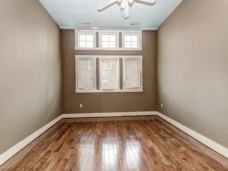 1724 Fleet St — Photo 17