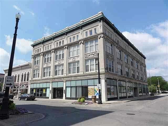 1st image of 301 S Walnut St APT 305