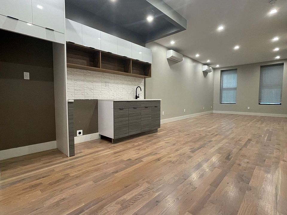1st image of 15 Pleasant Pl #1F