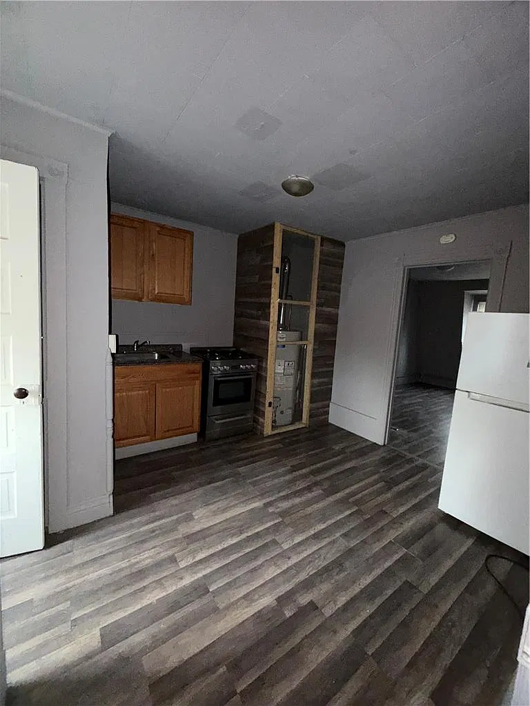 1 bed, 1.0 bath, 500 sqft, $1,050 — Photo 2