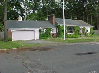 21 Jefferson Ave, East Islip, NY 11730