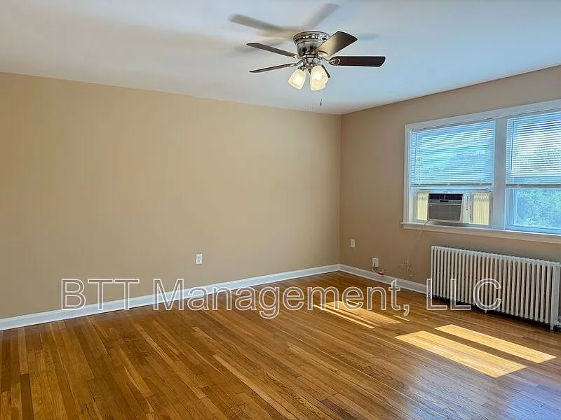 2 bed, 1.0 bath, 900 sqft, $1,450 — Photo 2