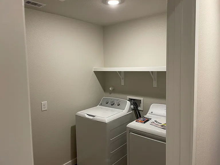 1405 Irigoyen St — Photo 24