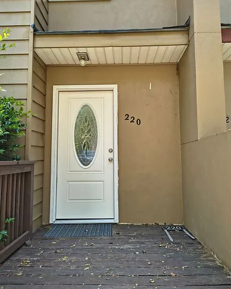 220 Charleston Ave — Photo 1