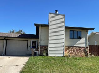 2136 6th St NW, Minot, ND 58703