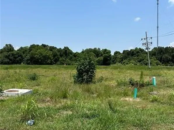 121 Holmes Blvd, Gretna, LA 70056