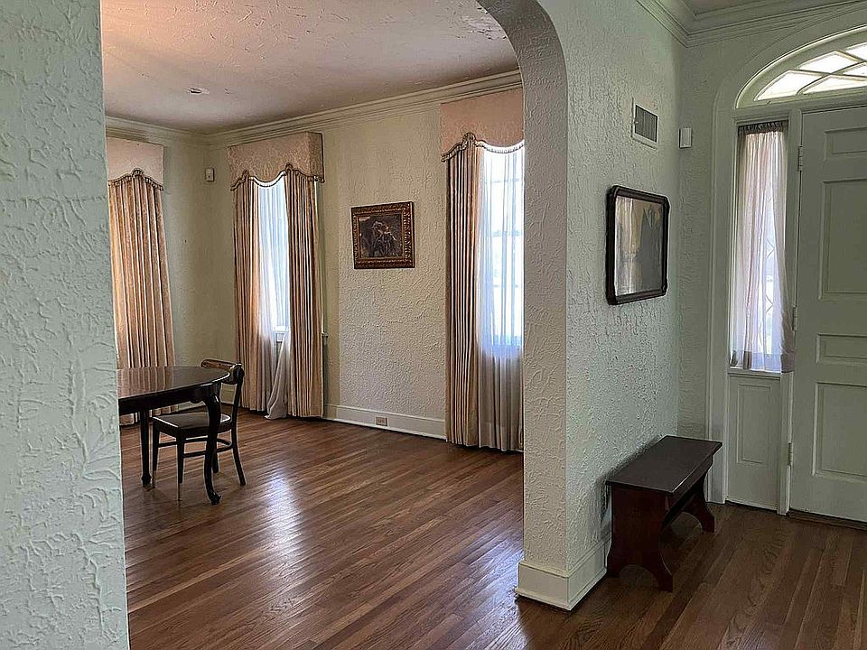 13th image of 607 W 2nd St