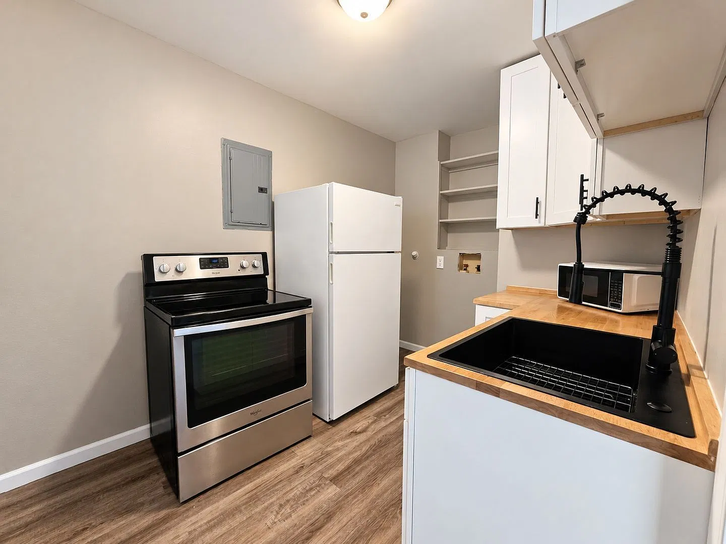 2 bed, 1.0 bath, 900 sqft, $925 — Photo 1
