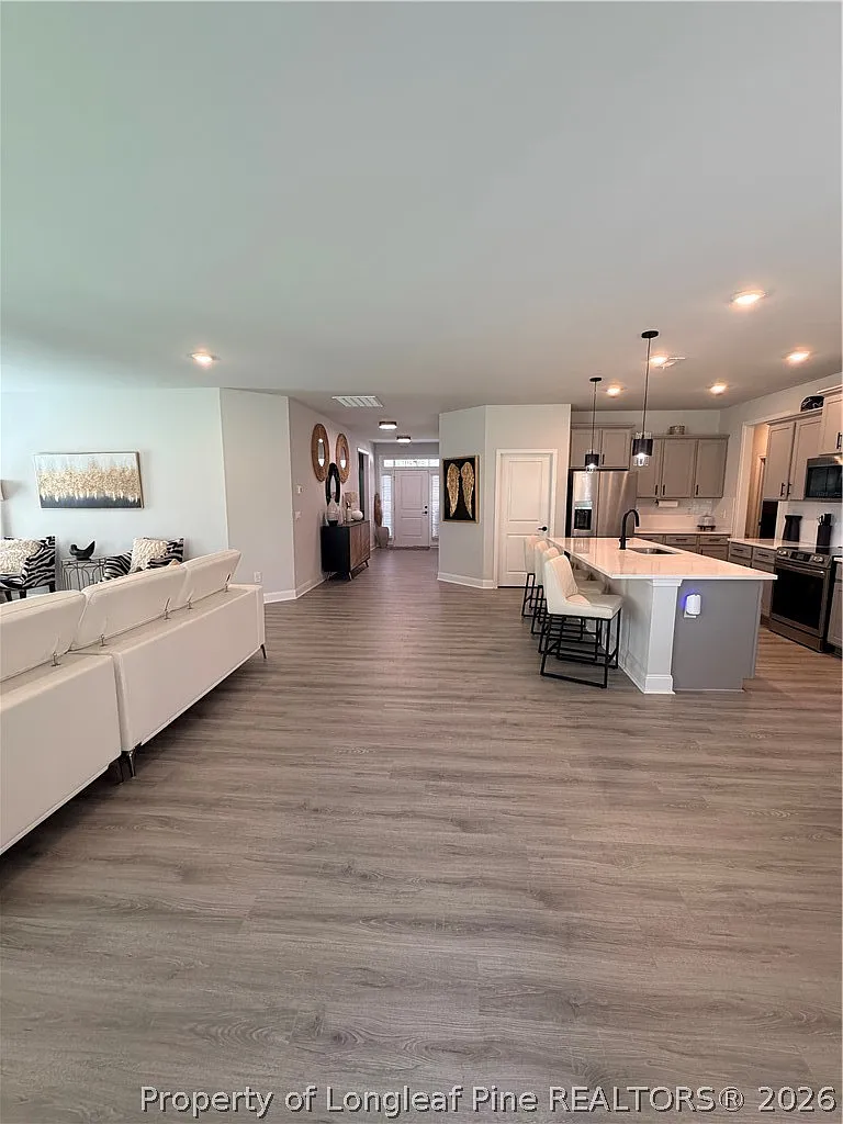 4 bed, 2.5 bath, 2412 sqft, $2,800 — Photo 4